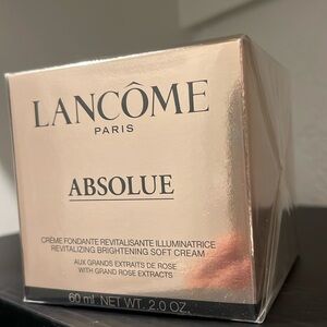 Lancôme absolue cream
Brand new seal d 2.0 oz